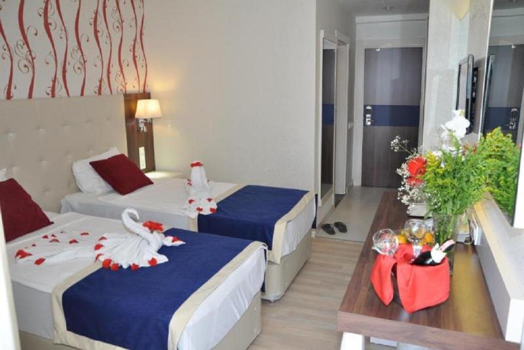 En fazla 3 yetişkin veya 2 yetişkin + 1 çocuk.