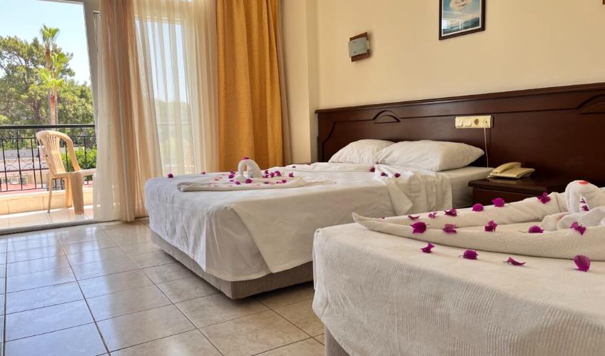 En fazla 3 yetişkin veya 2 yetişkin + 1 çocuk.