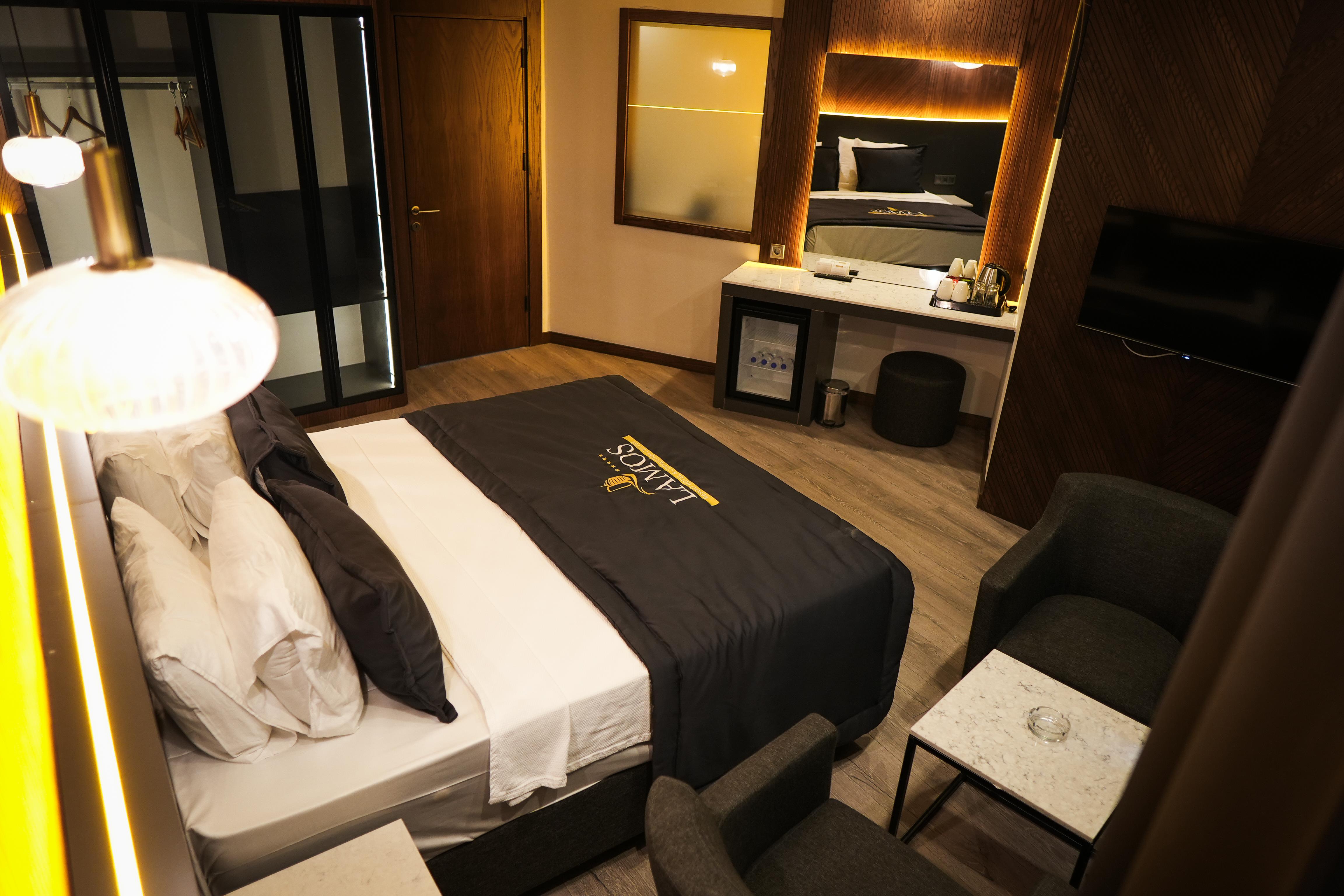 En az 2 yetişkin, En fazla 4 yetişkin veya 3 yetişkin + 1 çocuk.