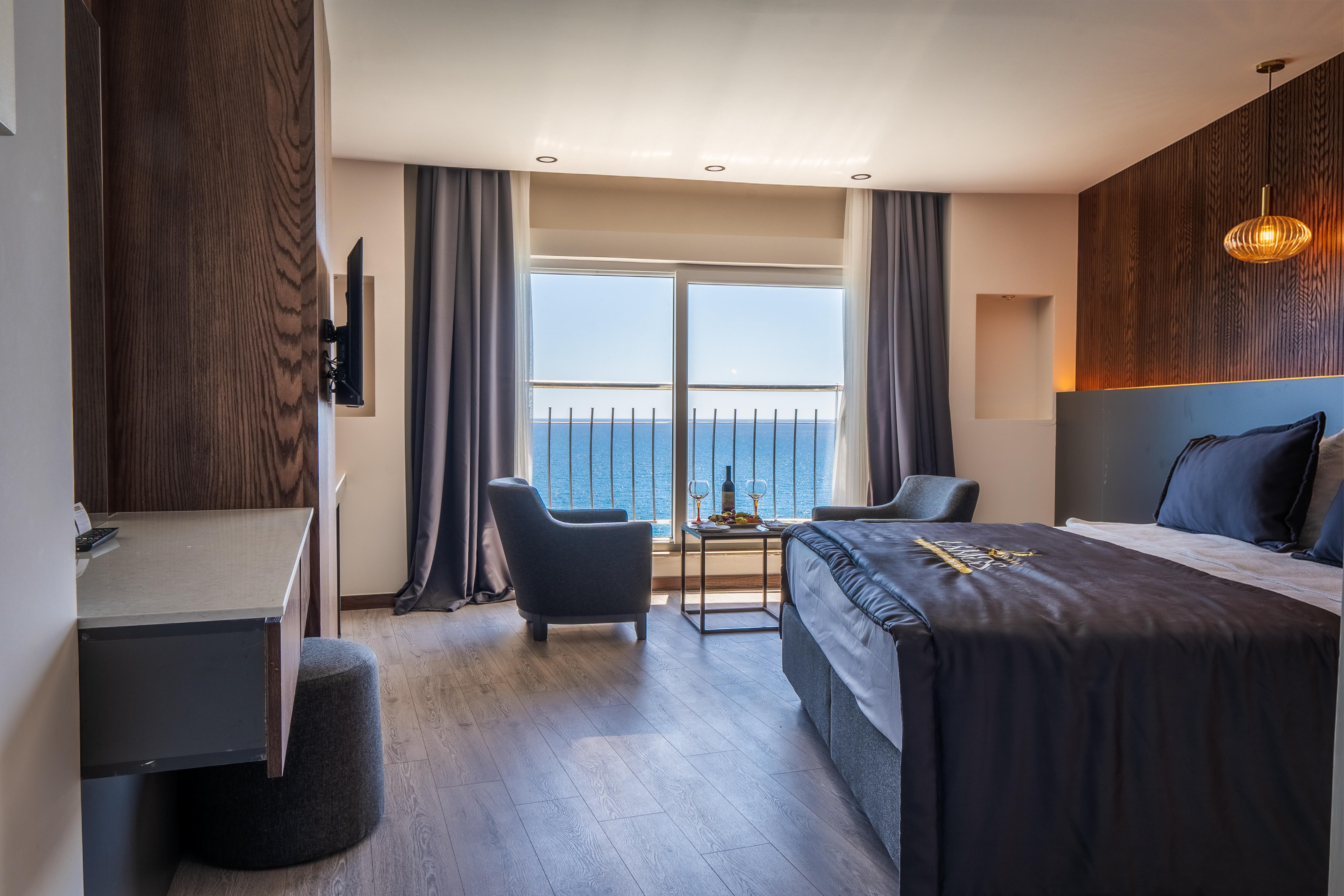 En fazla 3 yetişkin + 1 çocuk veya 2 yetişkin + 2 çocuk.