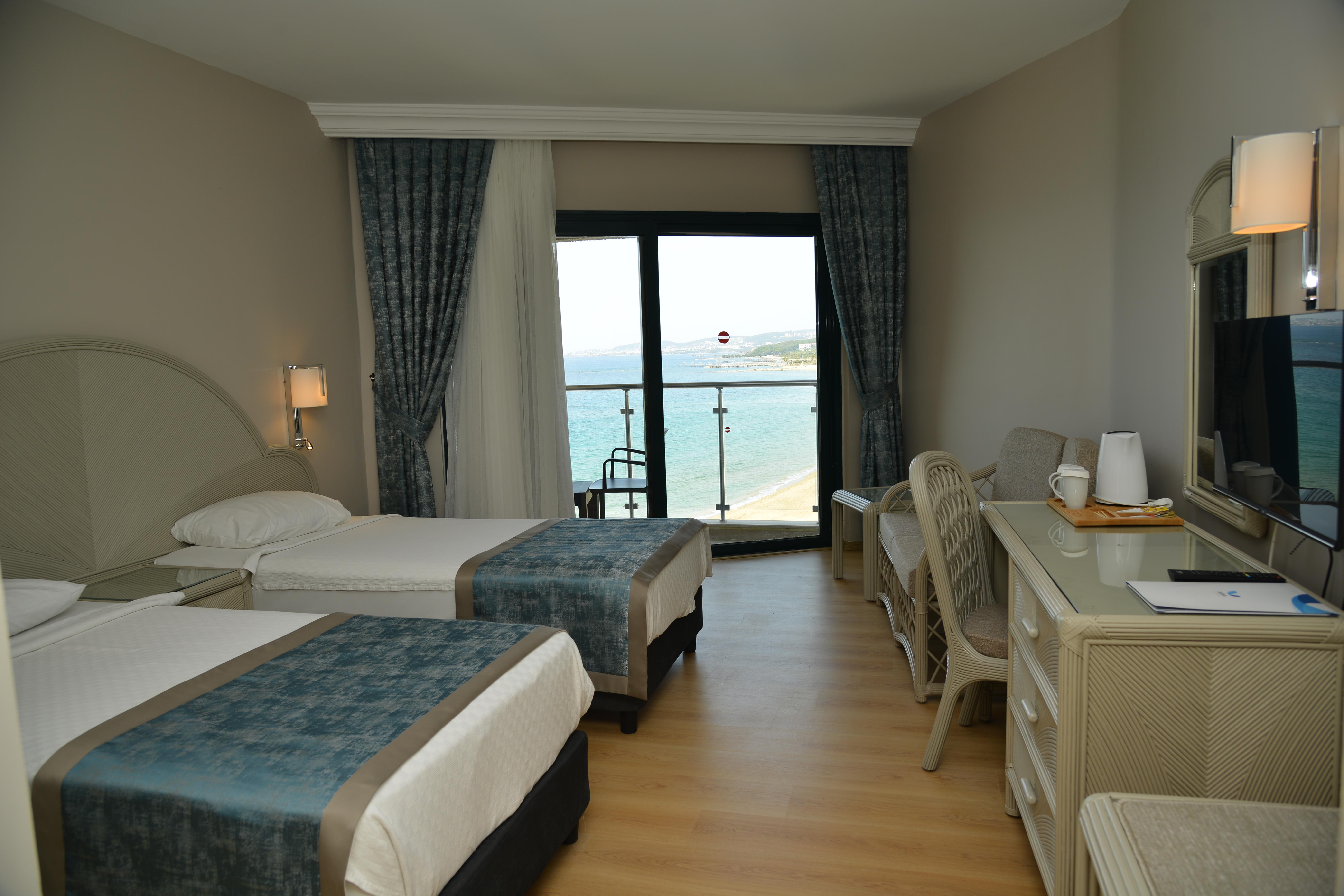 En fazla 3 yetişkin veya 2 yetişkin + 1 çocuk.