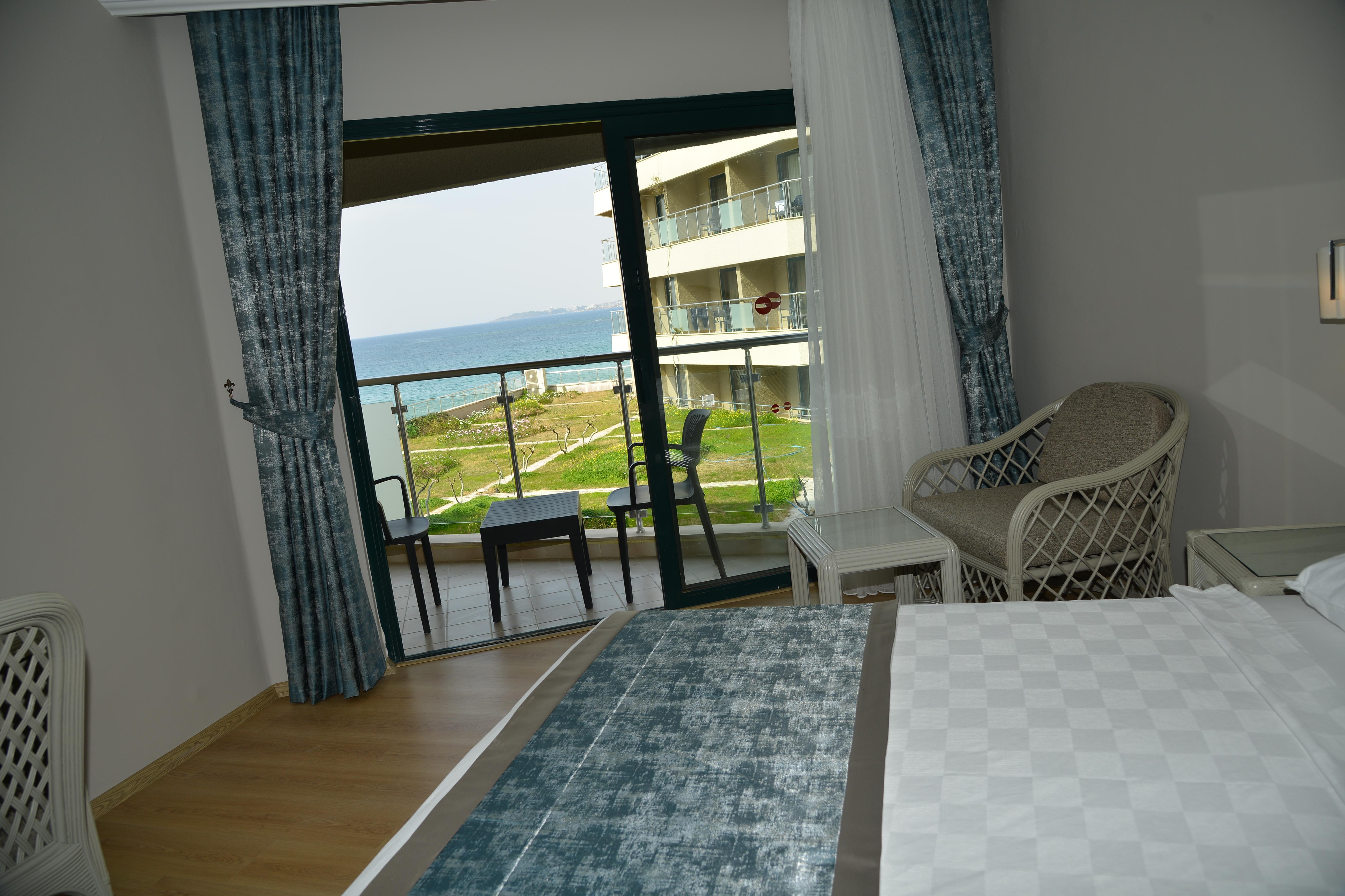 En fazla 3 yetişkin veya 2 yetişkin + 1 çocuk.