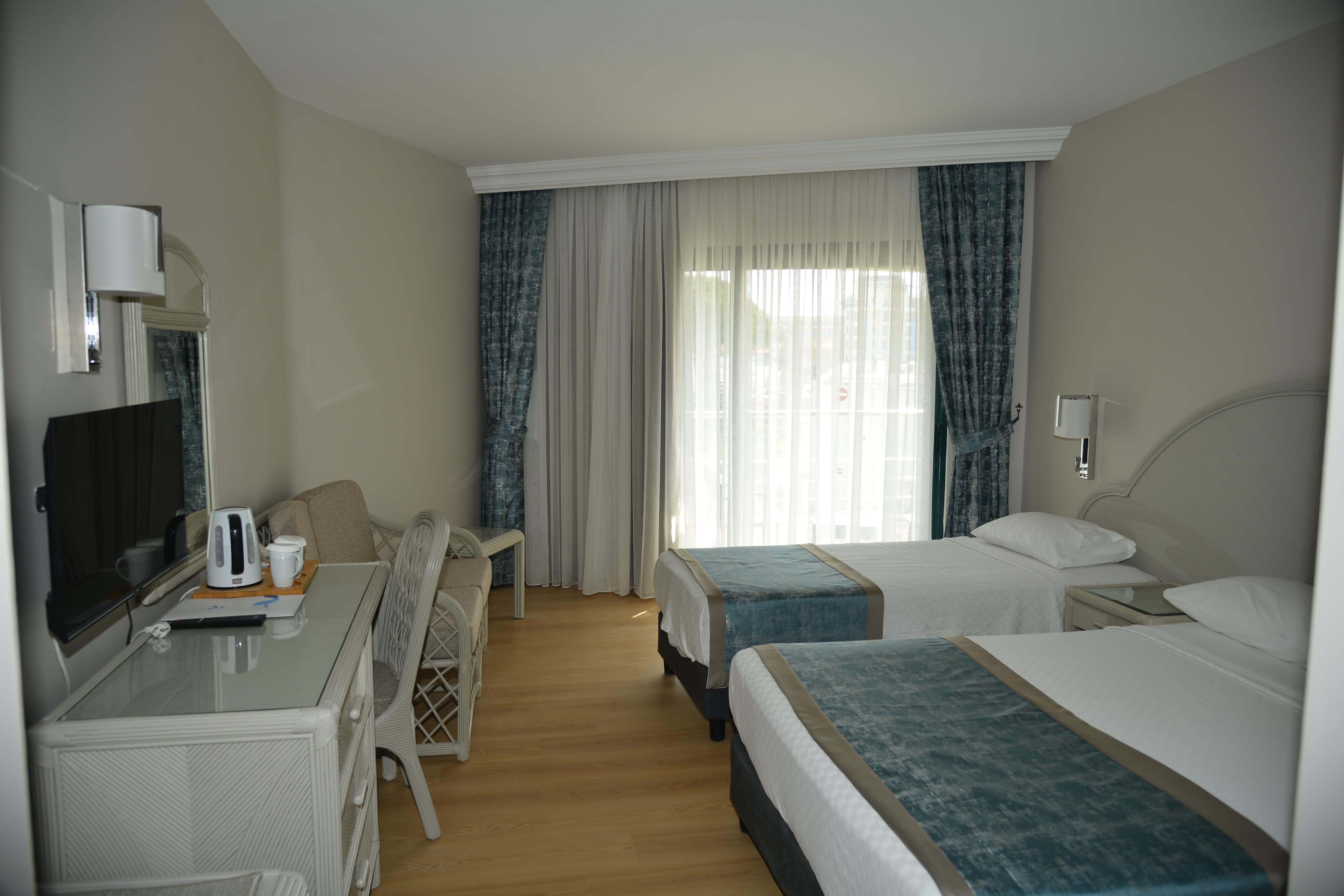 En fazla 3 yetişkin veya 2 yetişkin + 1 çocuk.