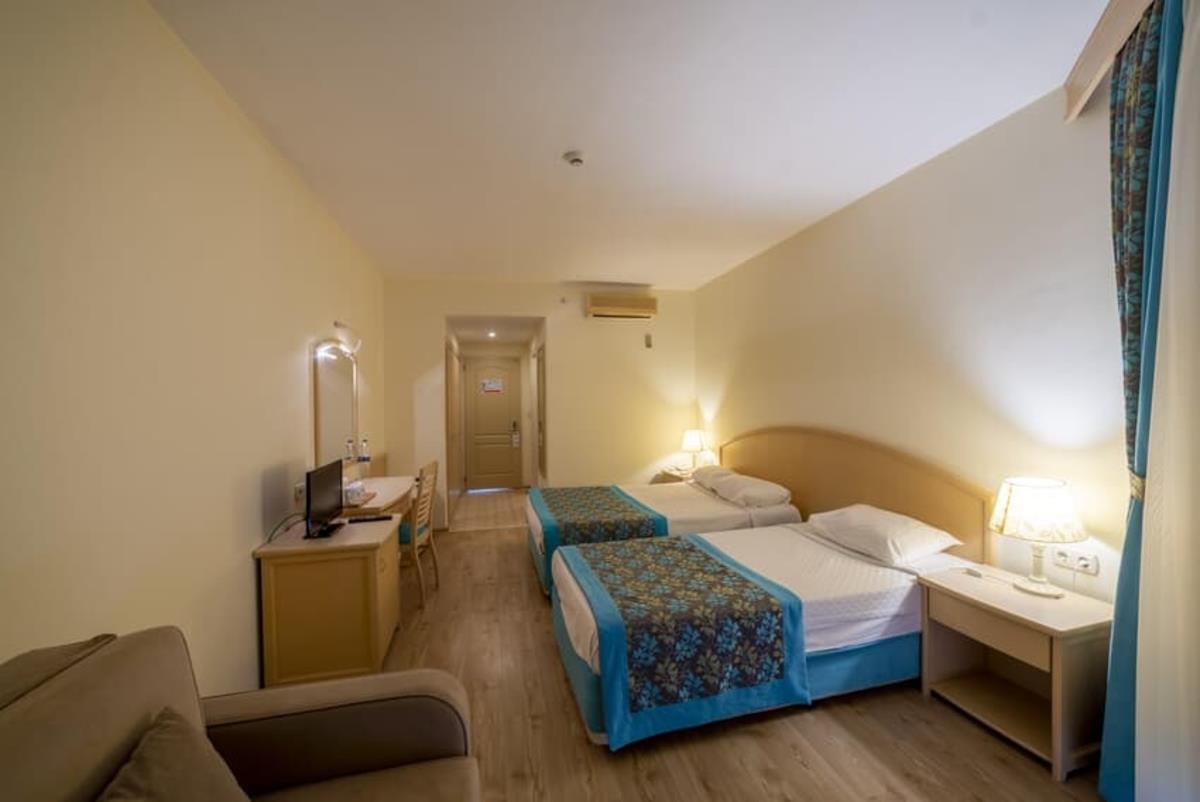 En fazla 3 yetişkin veya 2 yetişkin + 1 çocuk.