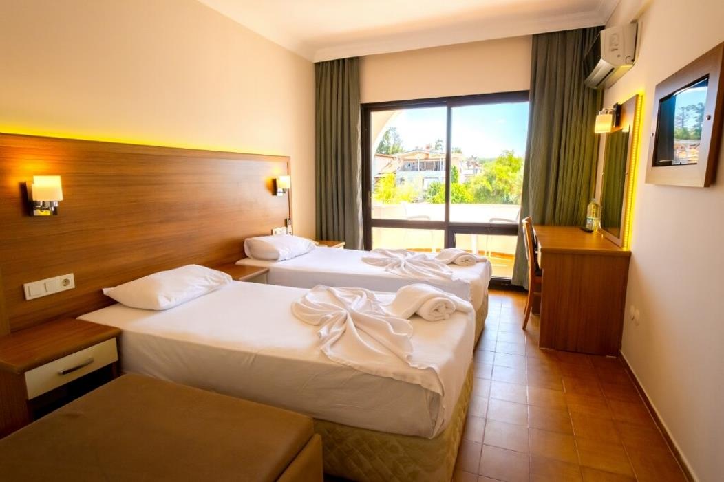 En fazla 3 yetişkin veya 2 yetişkin + 2 çocuk.