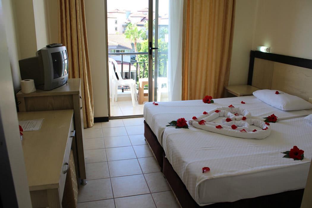 En fazla 3 yetişkin veya 2 yetişkin + 1 çocuk.