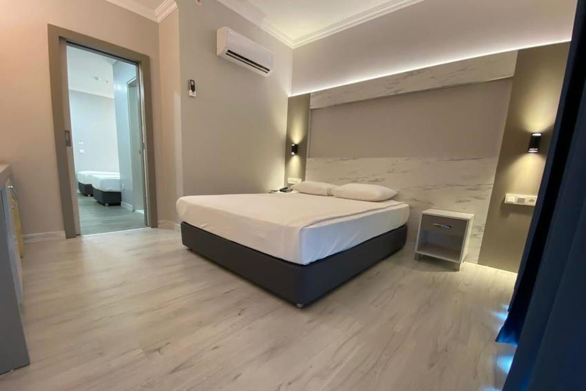 En az 2 yetişkin, En fazla 4 yetişkin veya 3 yetişkin + 1 çocuk.