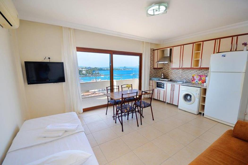 En az 3 yetişkin, En fazla 4 yetişkin.