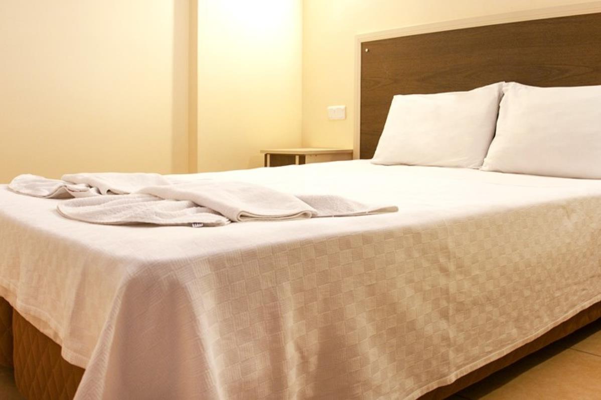 En fazla 2 yetişkin.