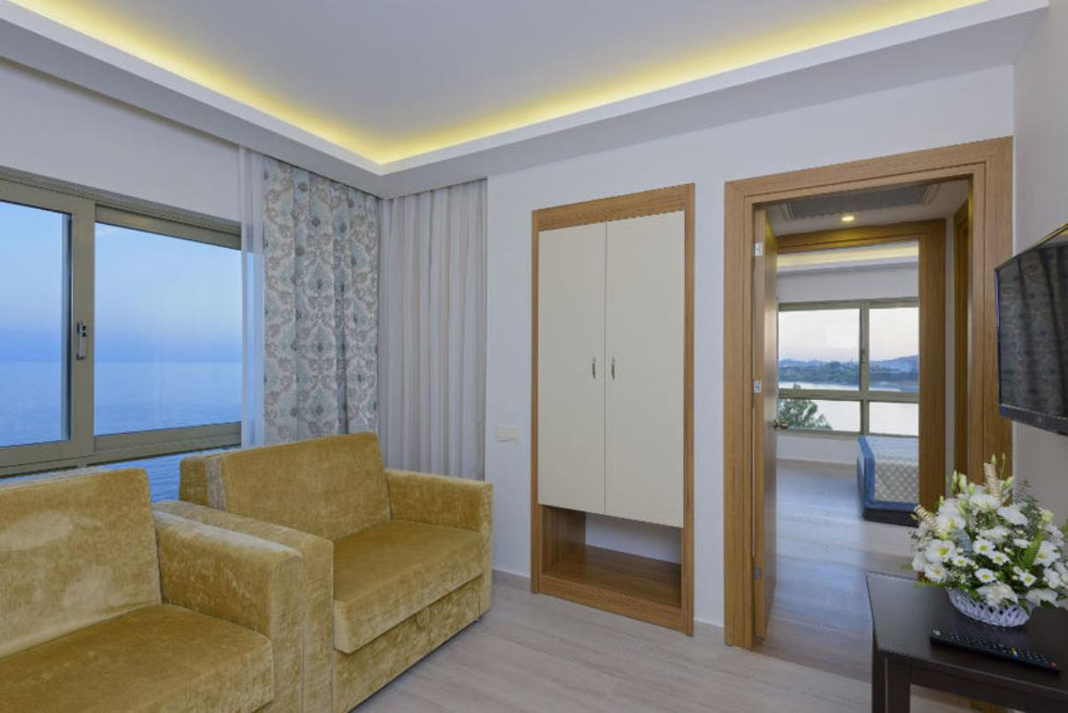 En az 3 yetişkin, En fazla 4 yetişkin veya 3 yetişkin + 1 çocuk.