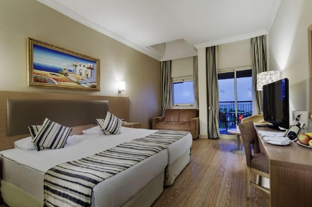 En fazla 3 yetişkin veya 2 yetişkin + 1 çocuk.