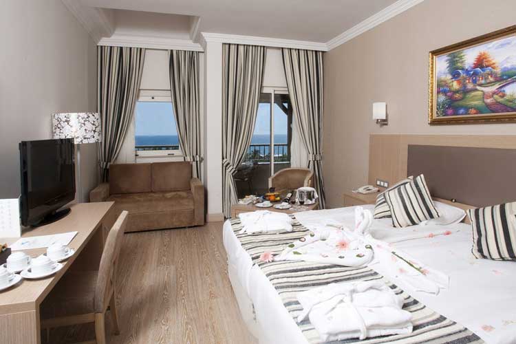 En fazla 3 yetişkin veya 2 yetişkin + 1 çocuk.