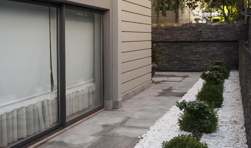 En fazla 3 yetişkin.