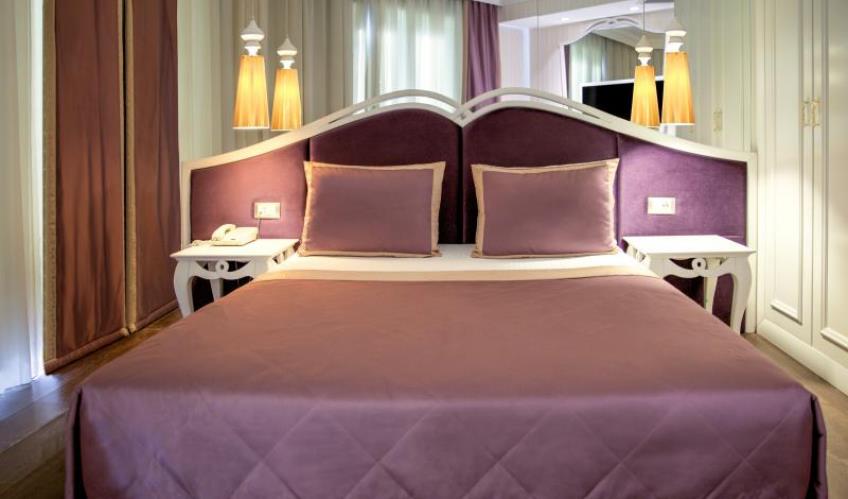 En fazla 2 yetişkin veya 1 yetişkin + 1 çocuk.