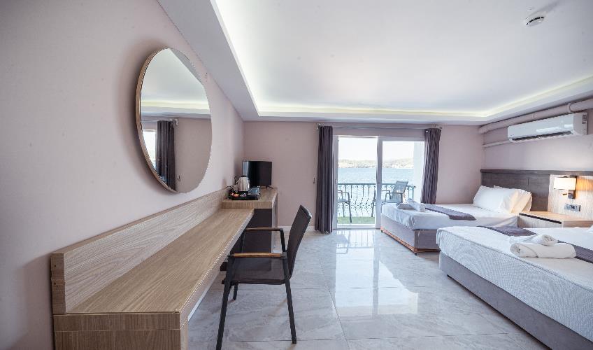 En fazla 3 yetişkin + 1 bebek (0-2 yaş) veya 2 yetişkin + 1 çocuk + 1 bebek (0-2 yaş).