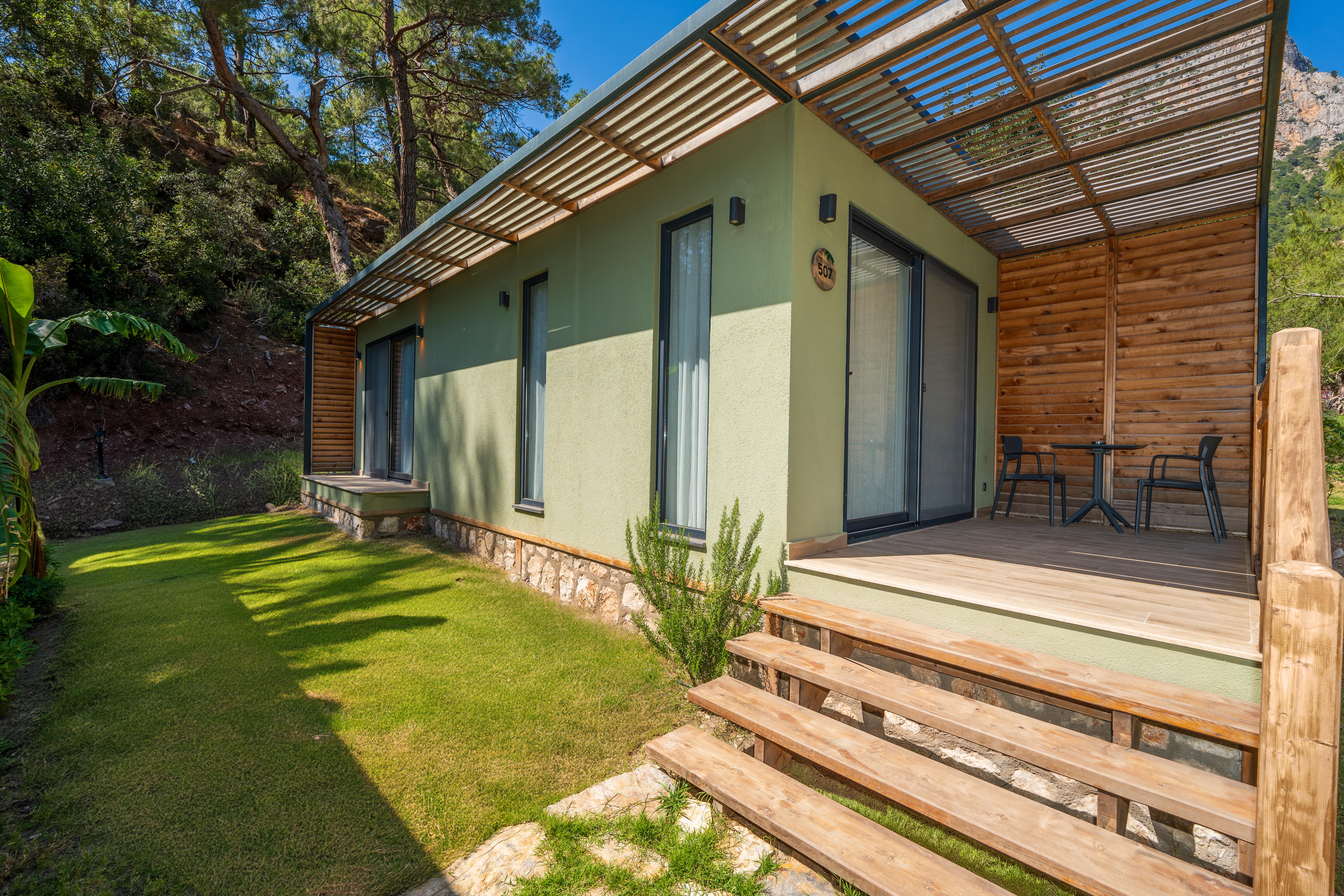 En fazla 3 yetişkin + 1 çocuk veya 2 yetişkin + 2 çocuk.