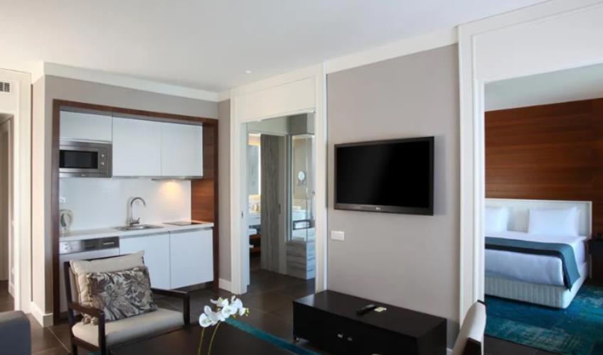 En fazla 3 yetişkin + 1 bebek (0-2 yaş) veya 2 yetişkin + 1 çocuk + 1 bebek (0-2 yaş).