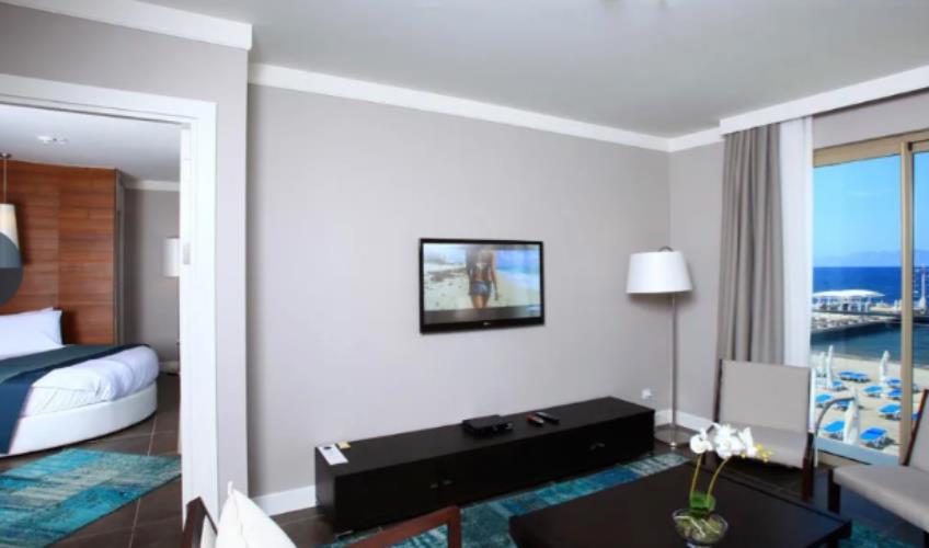 En fazla 3 yetişkin + 1 bebek (0-2 yaş) veya 2 yetişkin + 1 çocuk + 1 bebek (0-2 yaş).