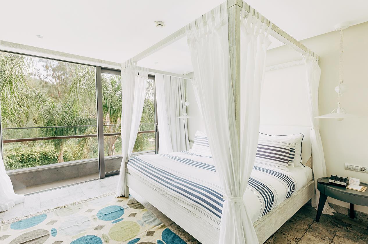 En fazla 2 yetişkin + 1 bebek (0-2 yaş).