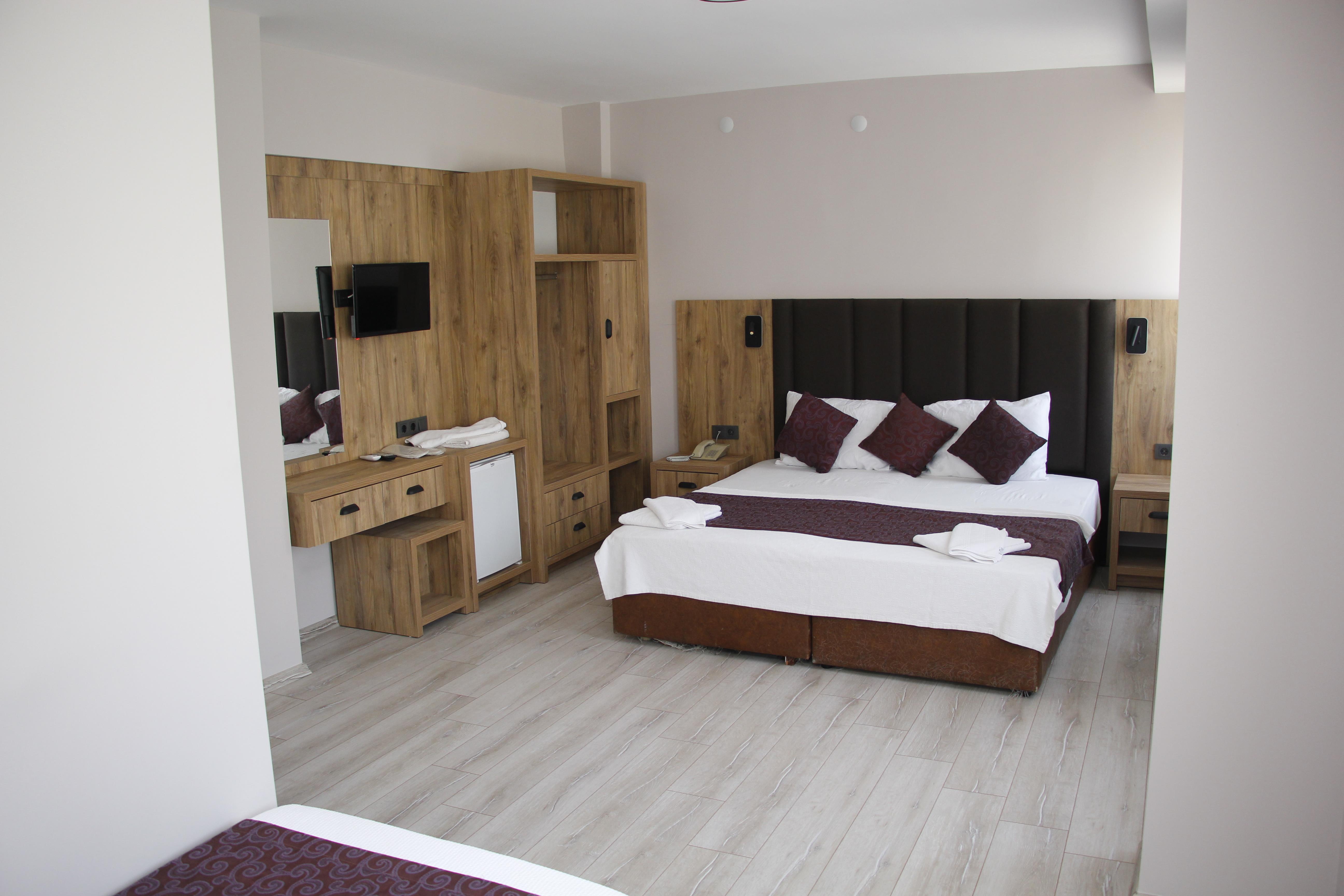 En az 2 yetişkin, En fazla 4 yetişkin veya 3 yetişkin + 1 çocuk.