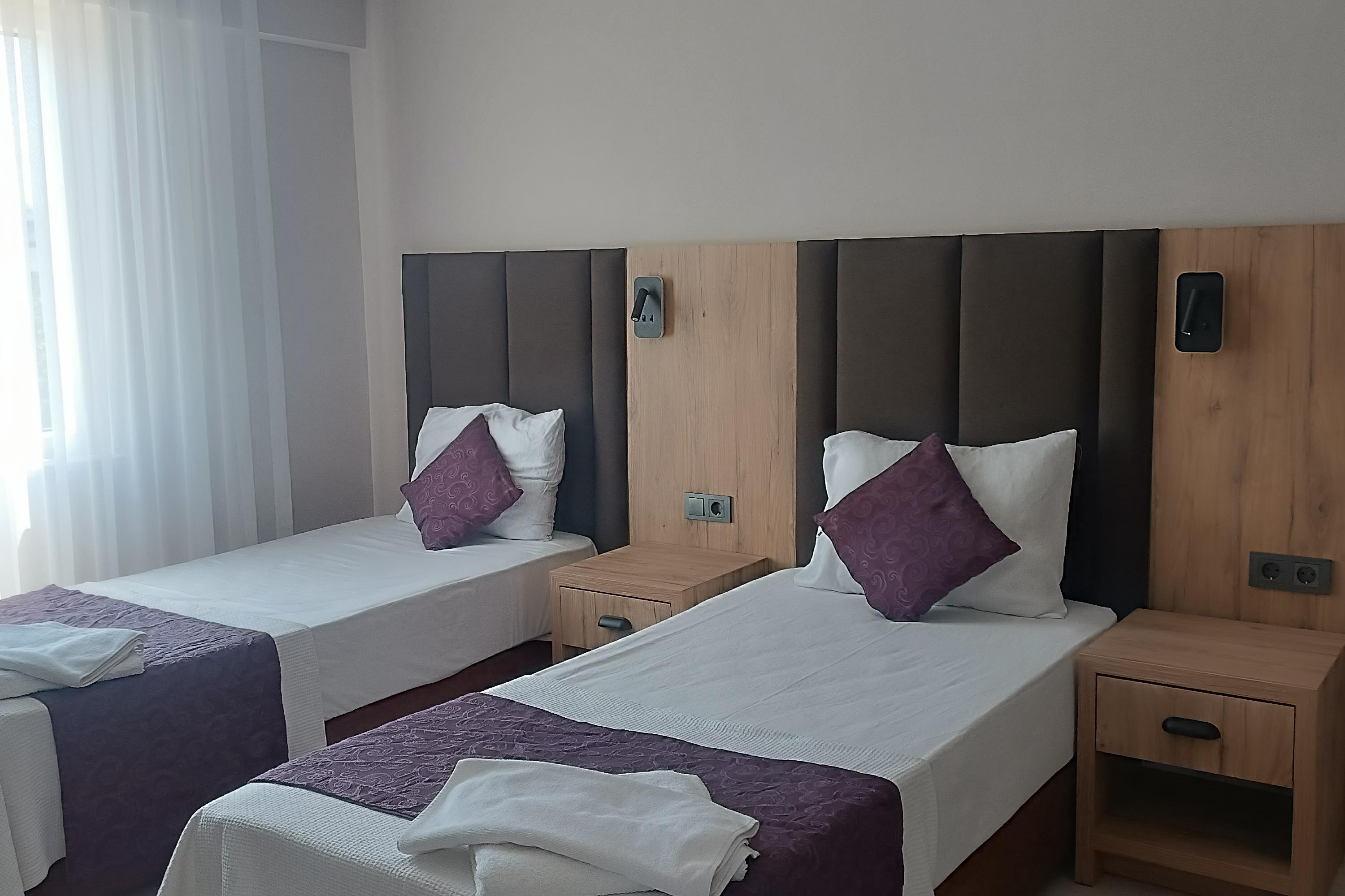 En fazla 3 yetişkin veya 2 yetişkin + 2 çocuk.