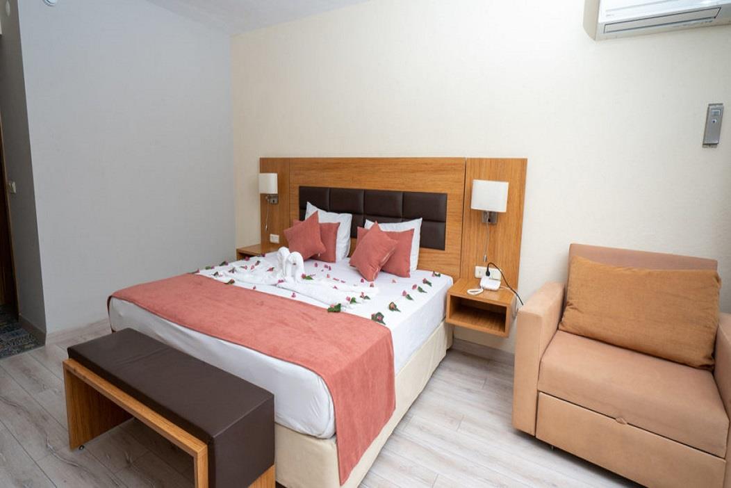 En az 2 yetişkin, En fazla 4 yetişkin veya 3 yetişkin + 1 çocuk.