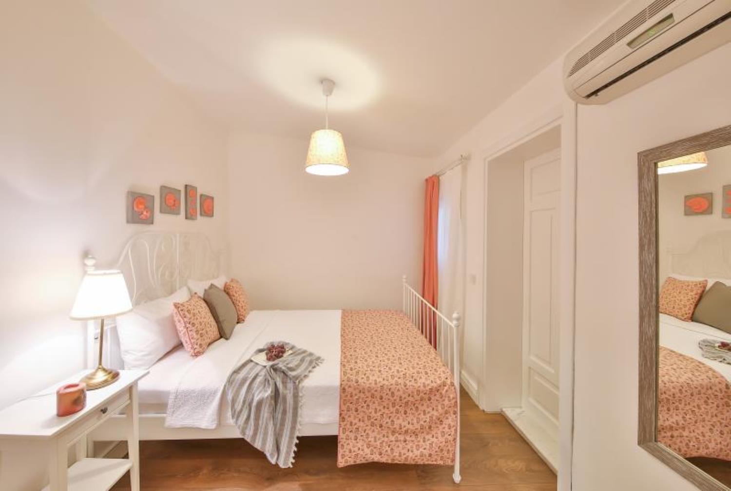 En fazla 2 yetişkin.