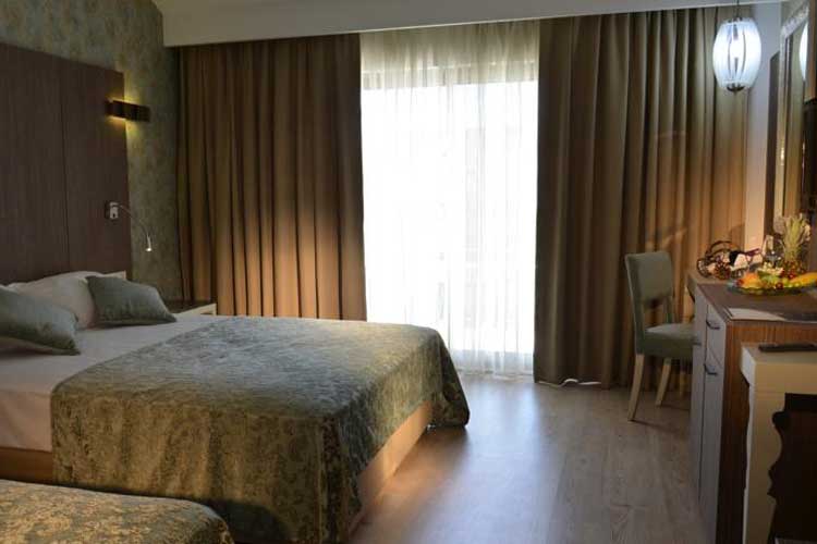 En fazla 3 yetişkin veya 2 yetişkin + 2 çocuk.