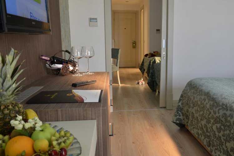 En az 2 yetişkin, En fazla 4 yetişkin veya 3 yetişkin + 1 çocuk.