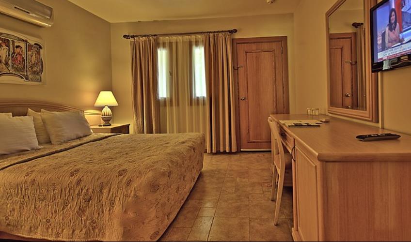 En fazla 4 yetişkin.