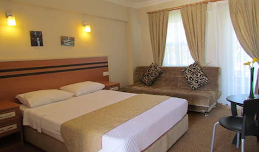 En fazla 3 yetişkin + 1 bebek (0-2 yaş).