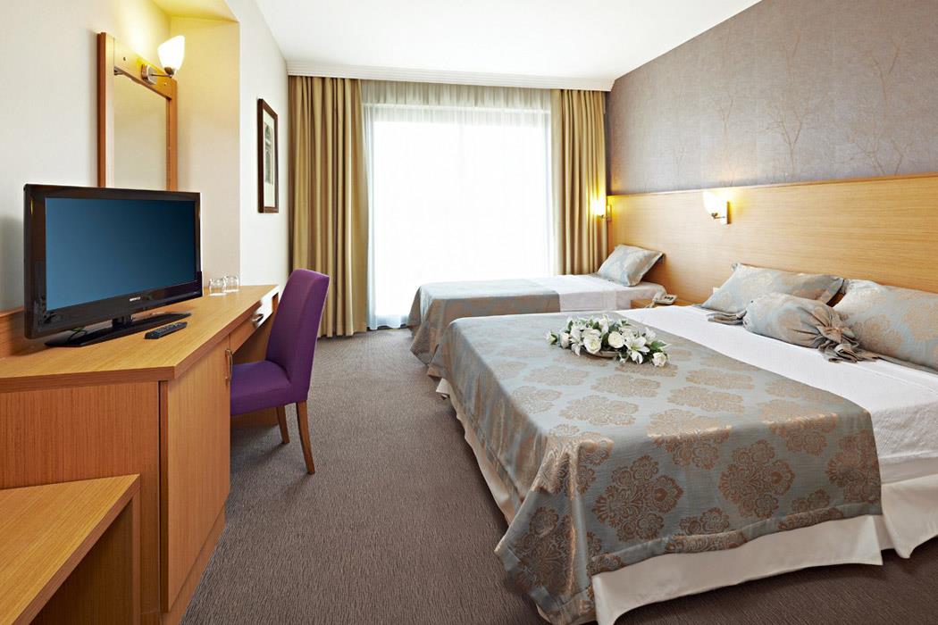 En fazla 3 yetişkin + 1 çocuk veya 2 yetişkin + 1 çocuk.