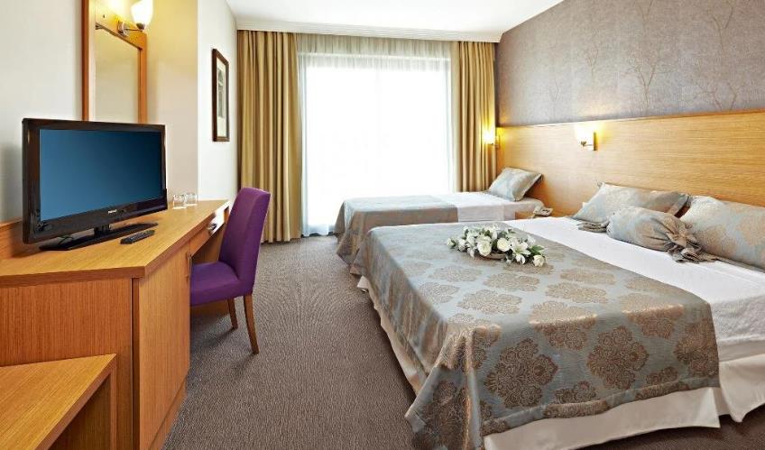 En fazla 3 yetişkin veya 2 yetişkin + 1 çocuk.