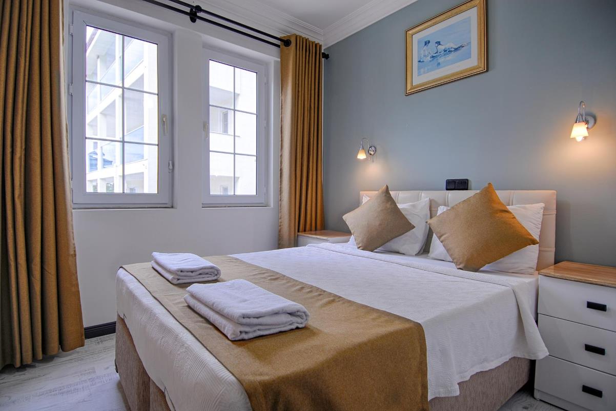 En fazla 4 yetişkin.