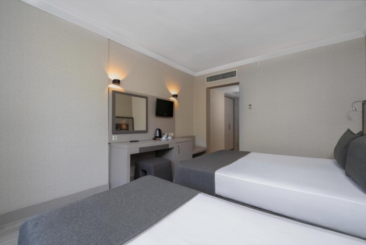 En fazla 3 yetişkin + 1 çocuk veya 2 yetişkin + 2 çocuk.