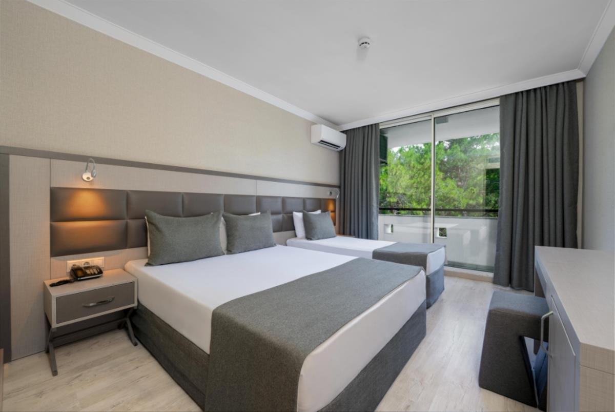 En az 2 yetişkin, En fazla 3 yetişkin + 1 çocuk veya 2 yetişkin + 2 çocuk.