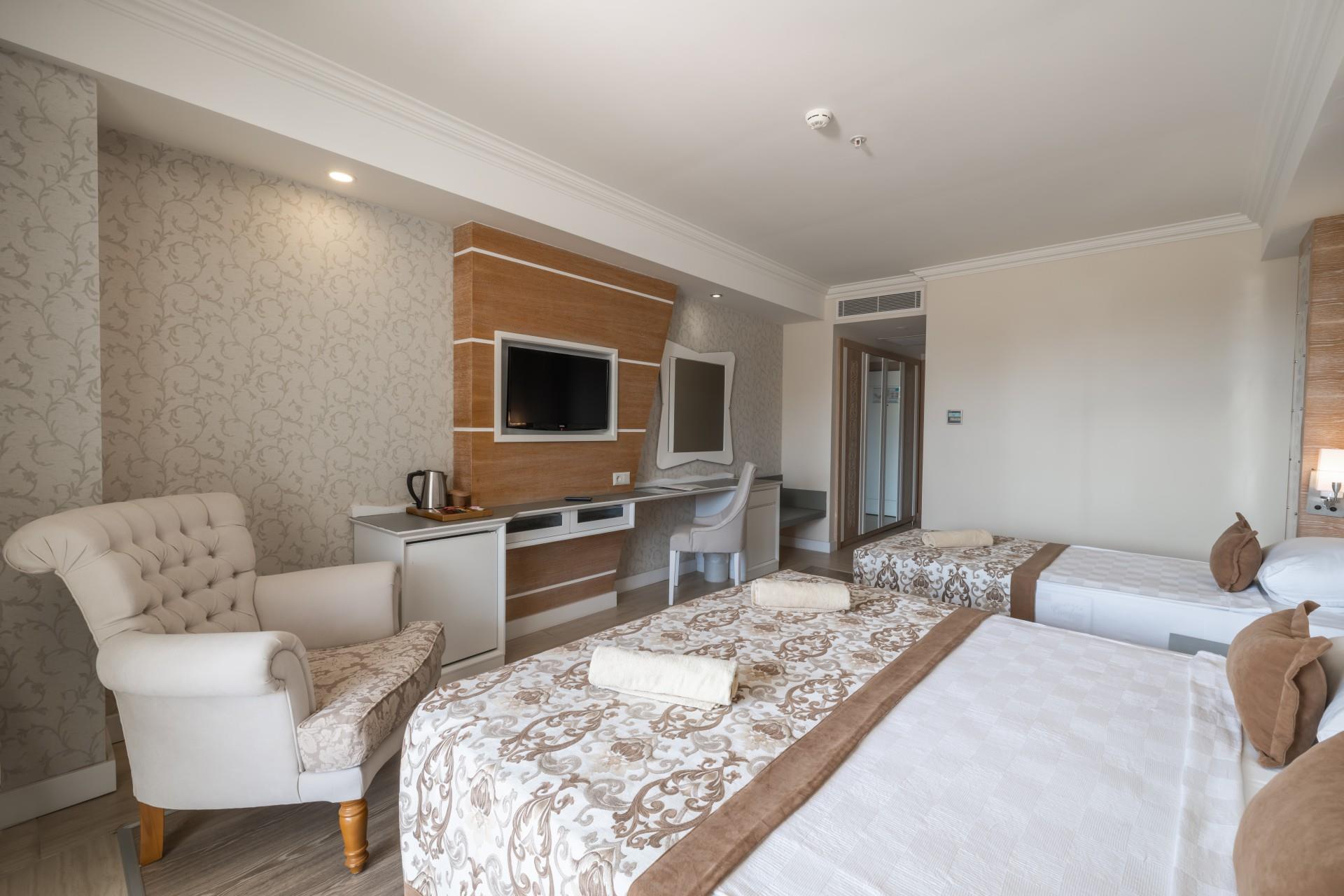 En fazla 3 yetişkin veya 2 yetişkin + 1 çocuk.