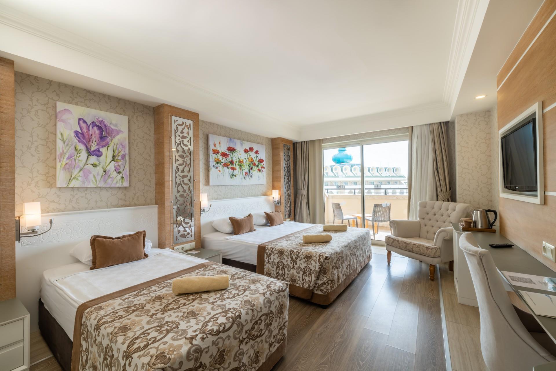 En fazla 3 yetişkin veya 2 yetişkin + 1 çocuk.