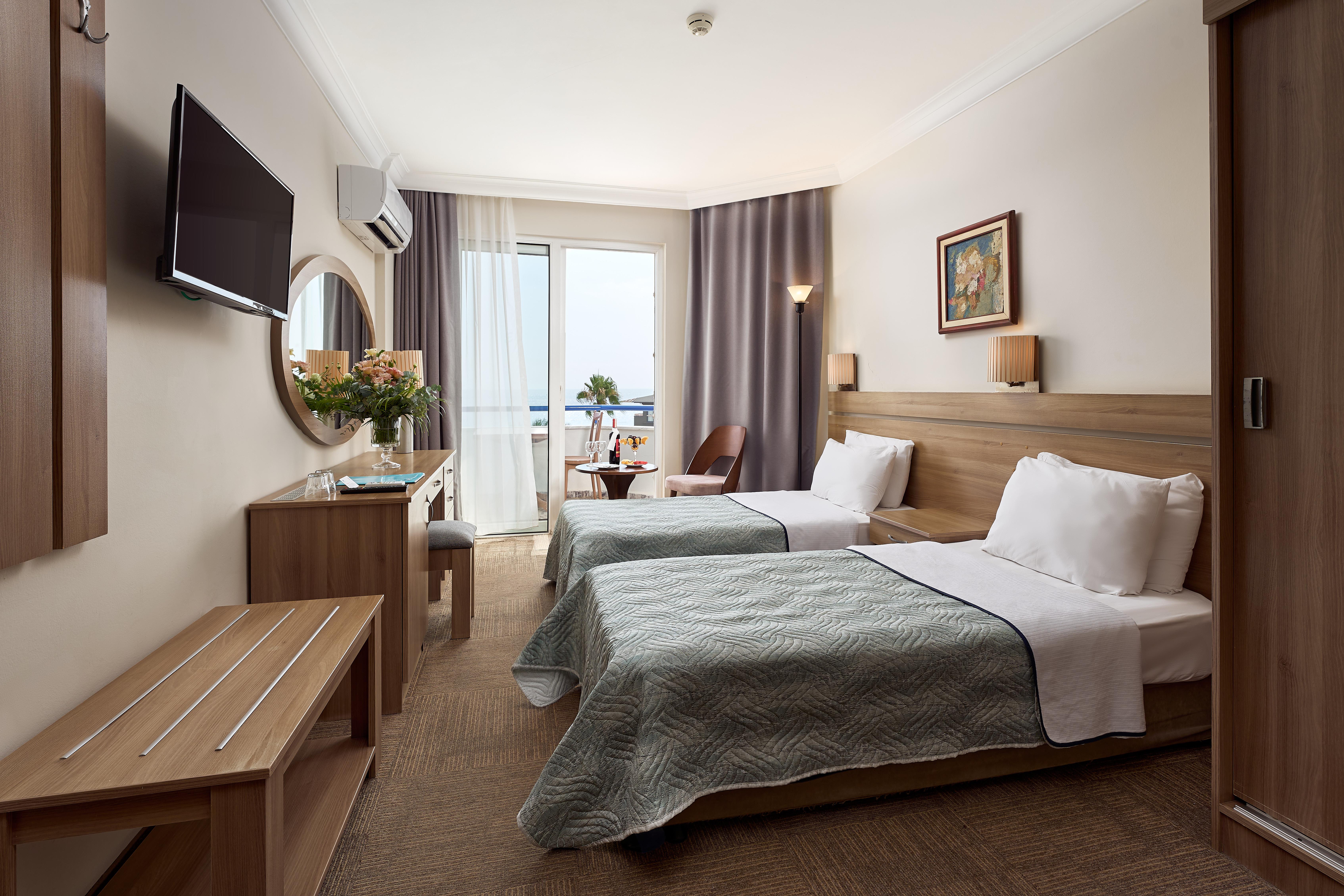 En fazla 3 yetişkin veya 2 yetişkin + 1 çocuk.