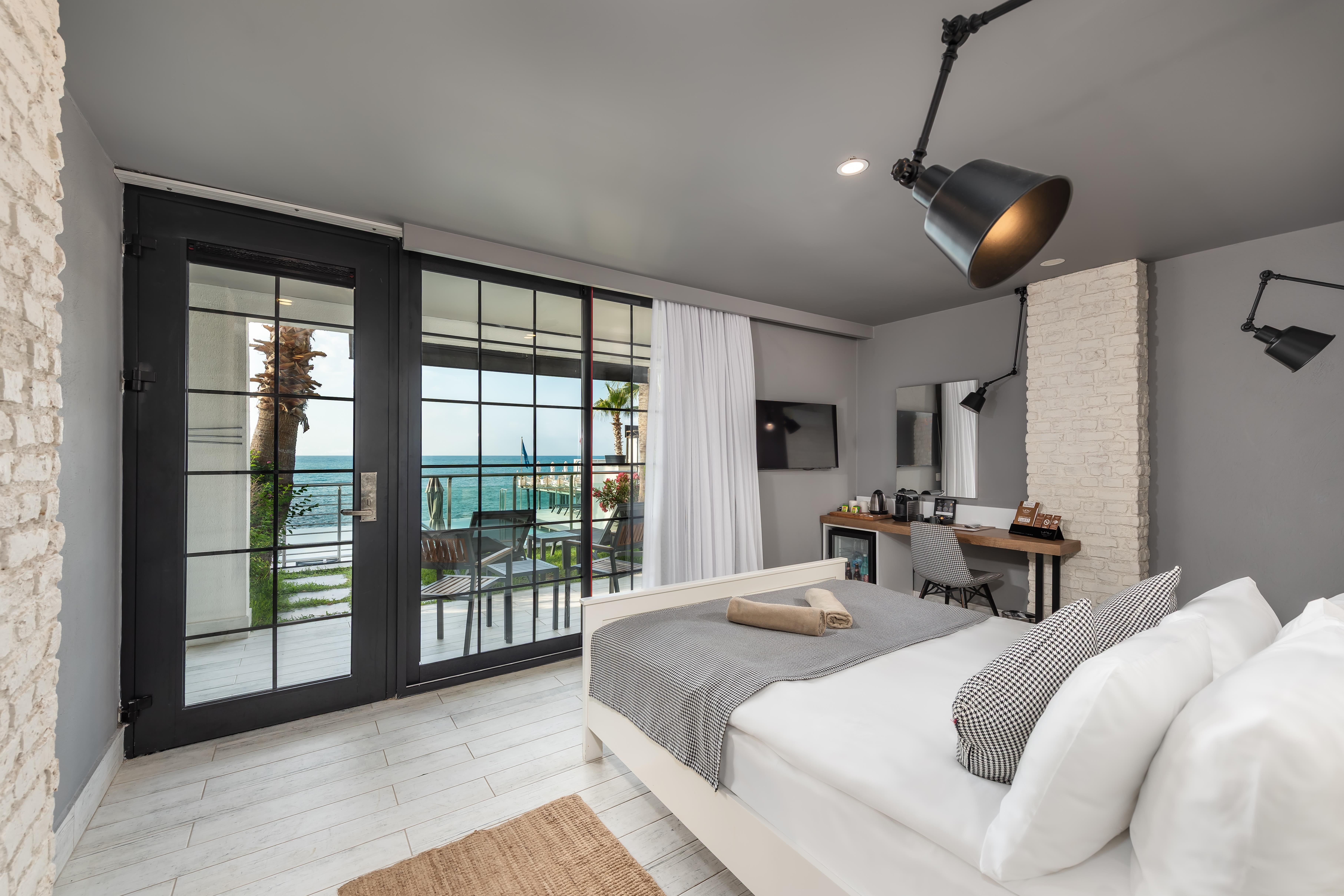 En az 2 yetişkin, En fazla 3 yetişkin.