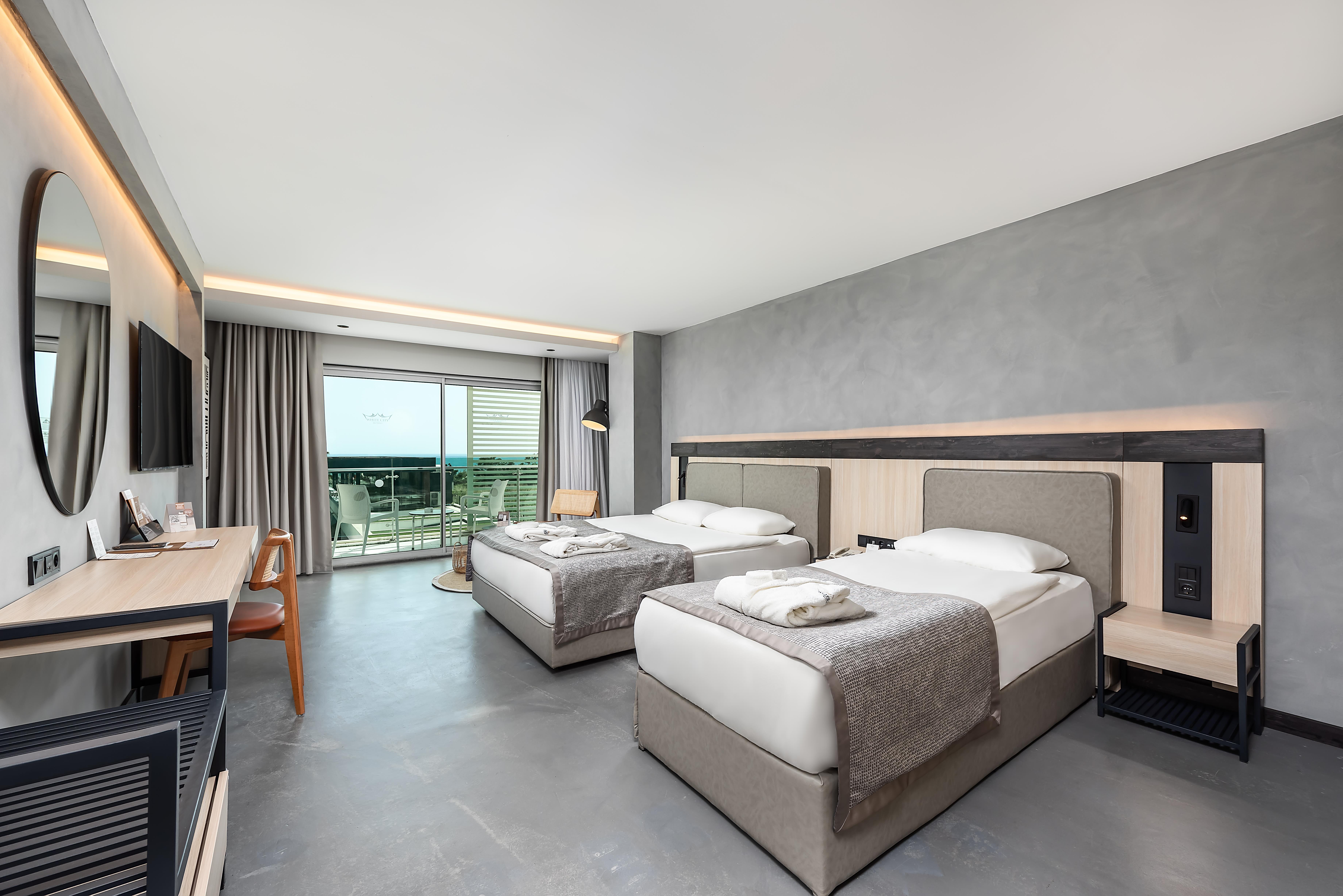 En az 2 yetişkin, En fazla 3 yetişkin + 1 çocuk veya 2 yetişkin + 2 çocuk.