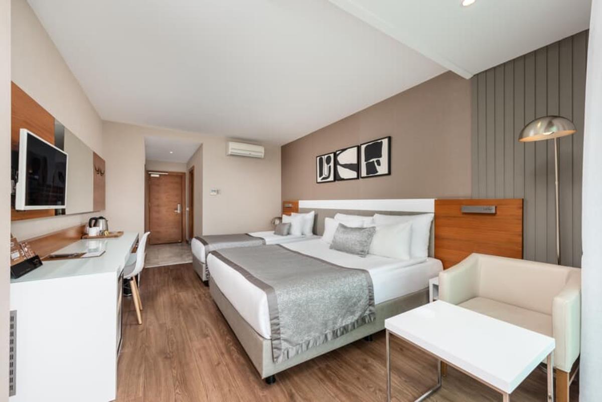 En fazla 3 yetişkin veya 2 yetişkin + 2 çocuk.