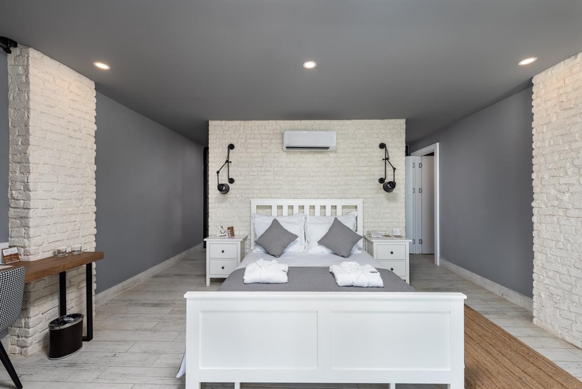 En az 2 yetişkin, En fazla 3 yetişkin.