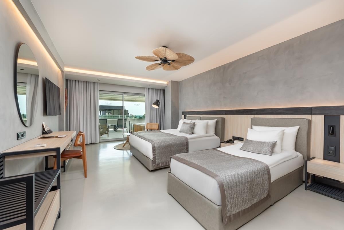 En az 2 yetişkin, En fazla 3 yetişkin.