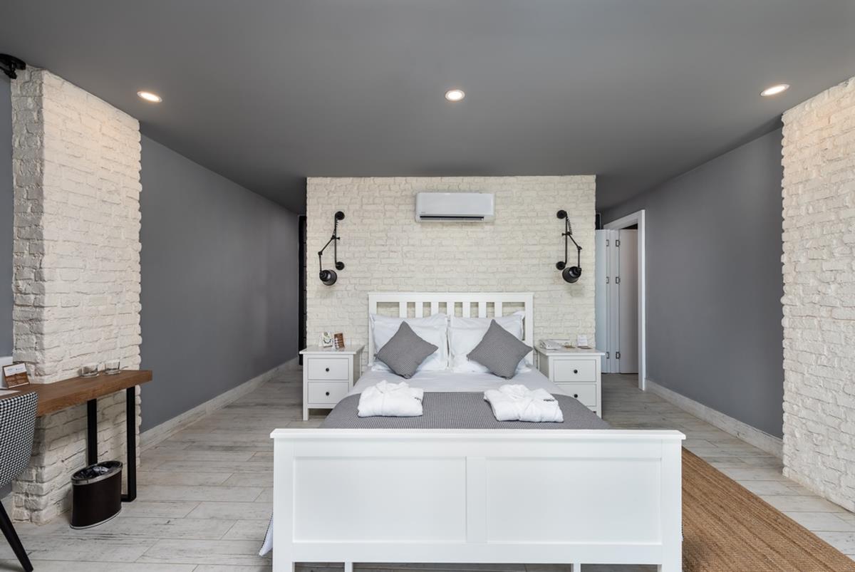 En az 2 yetişkin, En fazla 3 yetişkin.