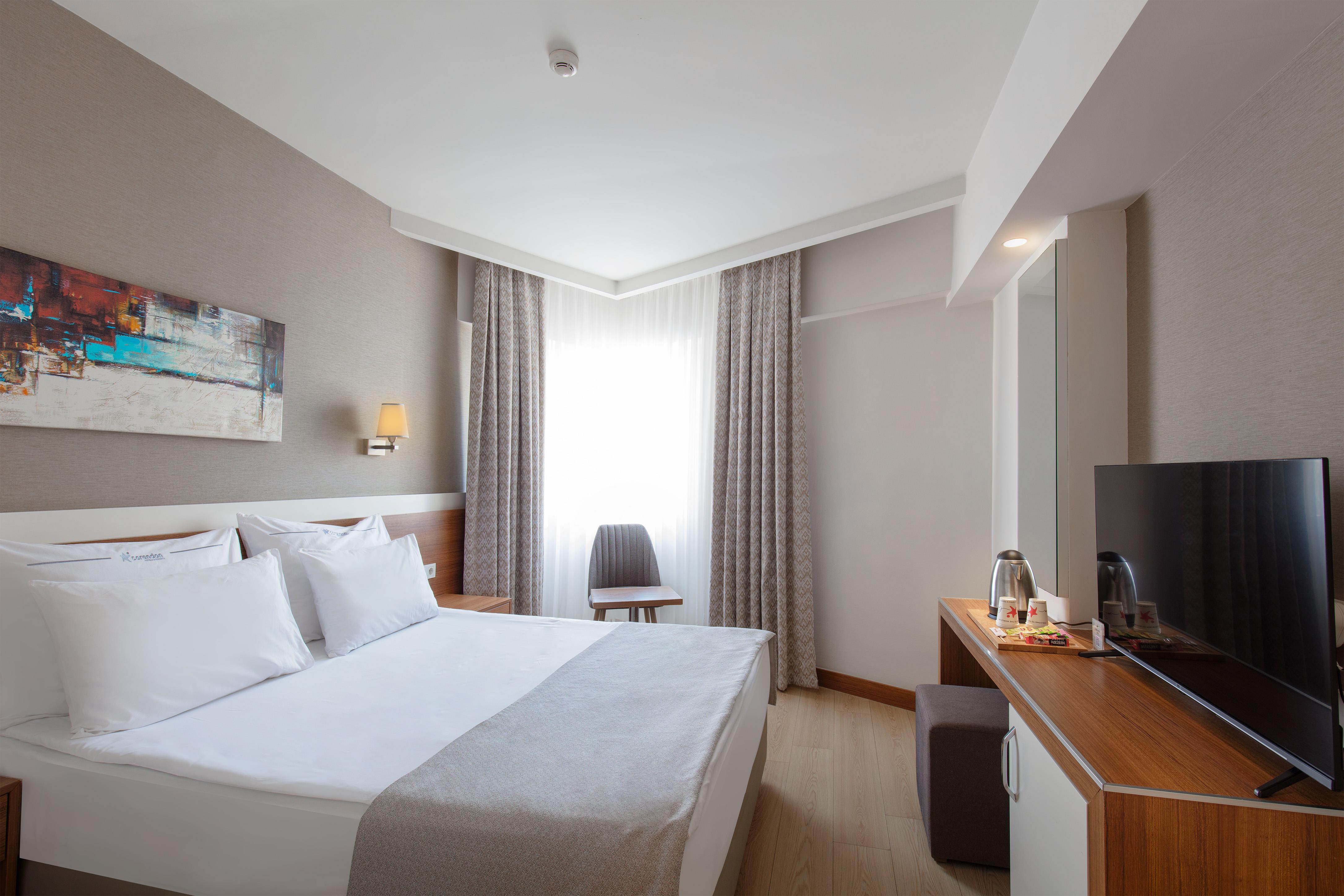 En fazla 2 yetişkin + 1 çocuk veya 1 yetişkin + 1 çocuk.