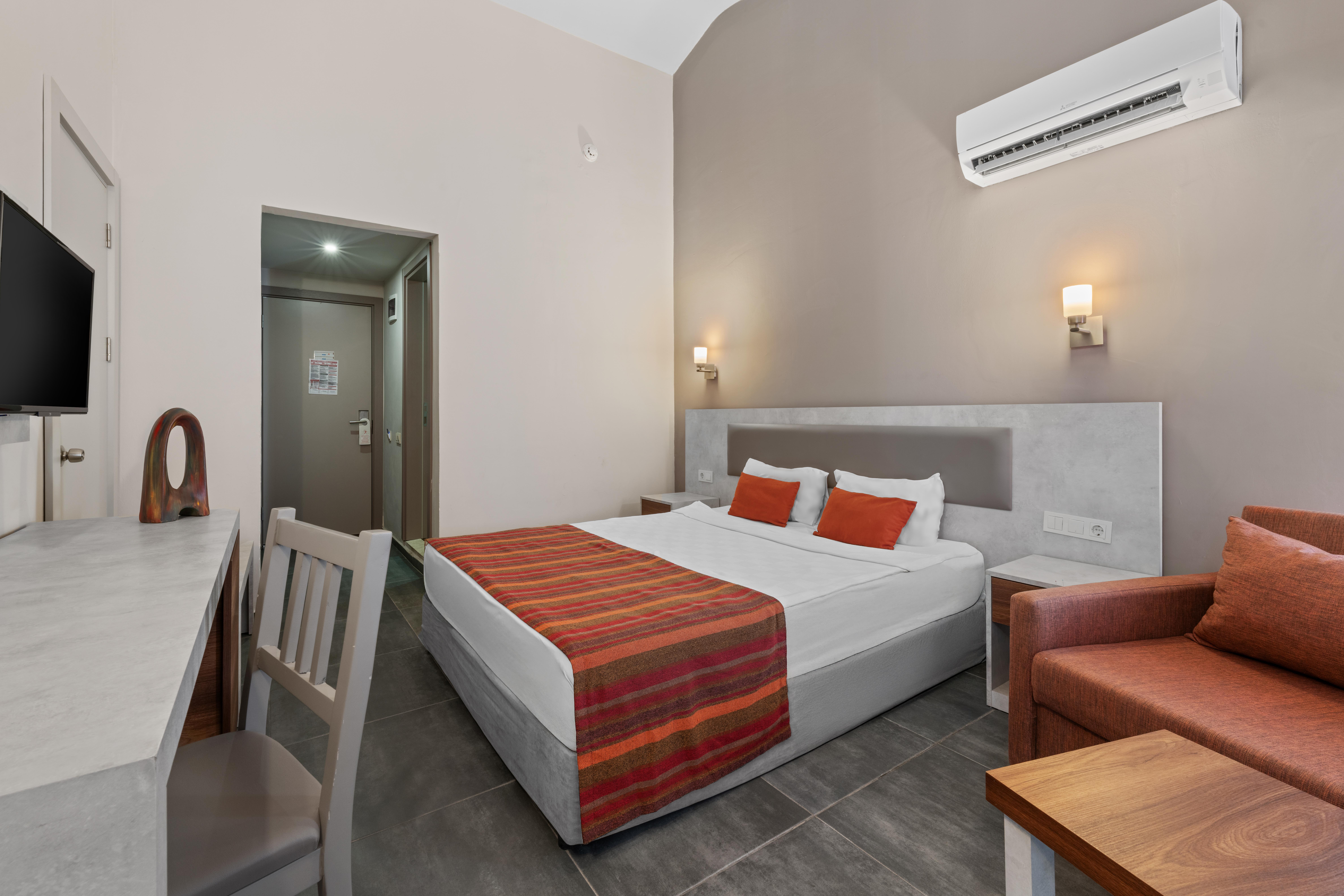 En az 2 yetişkin, En fazla 2 yetişkin + 2 çocuk.