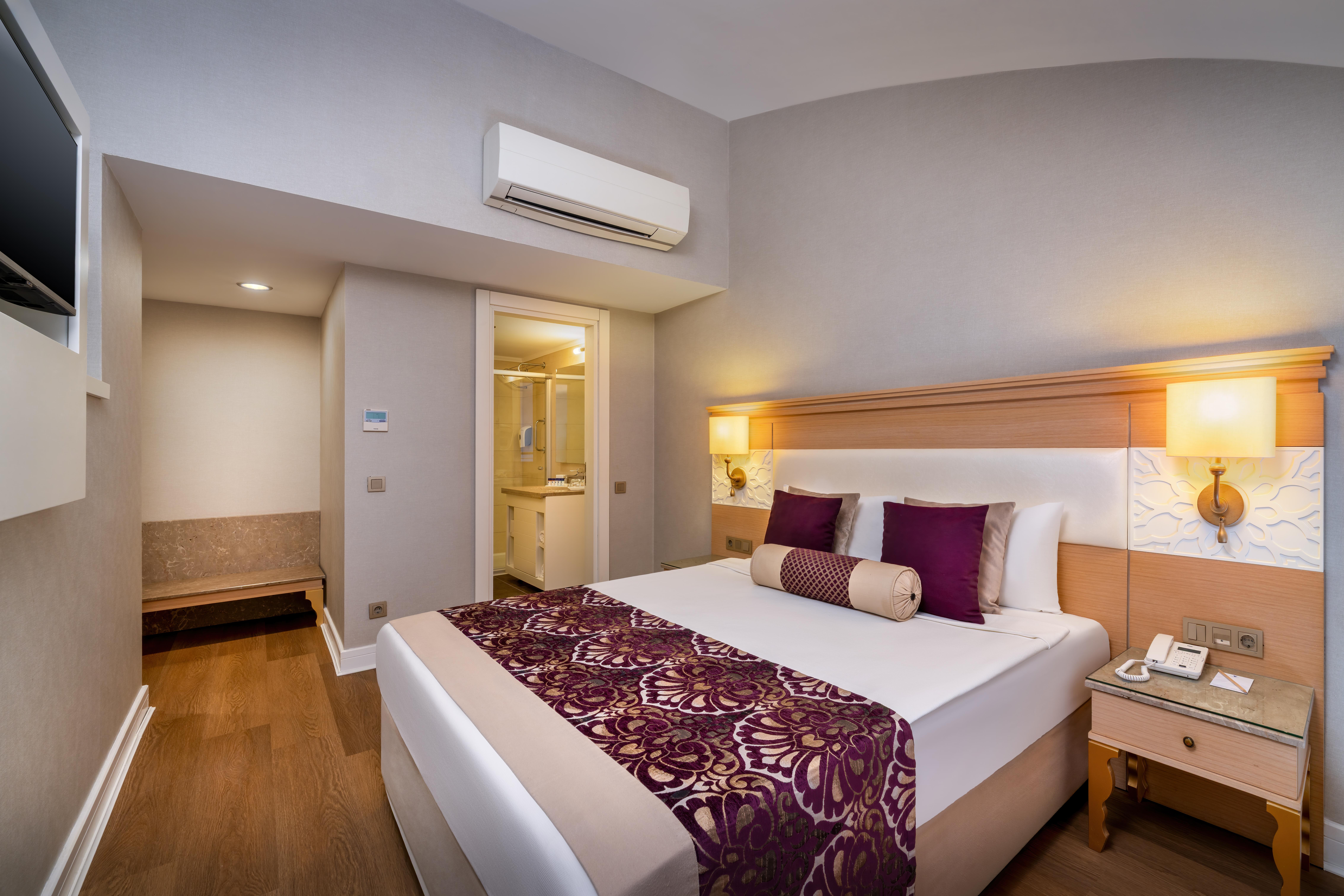 En az 3 yetişkin, En fazla 4 yetişkin veya 3 yetişkin + 2 çocuk.