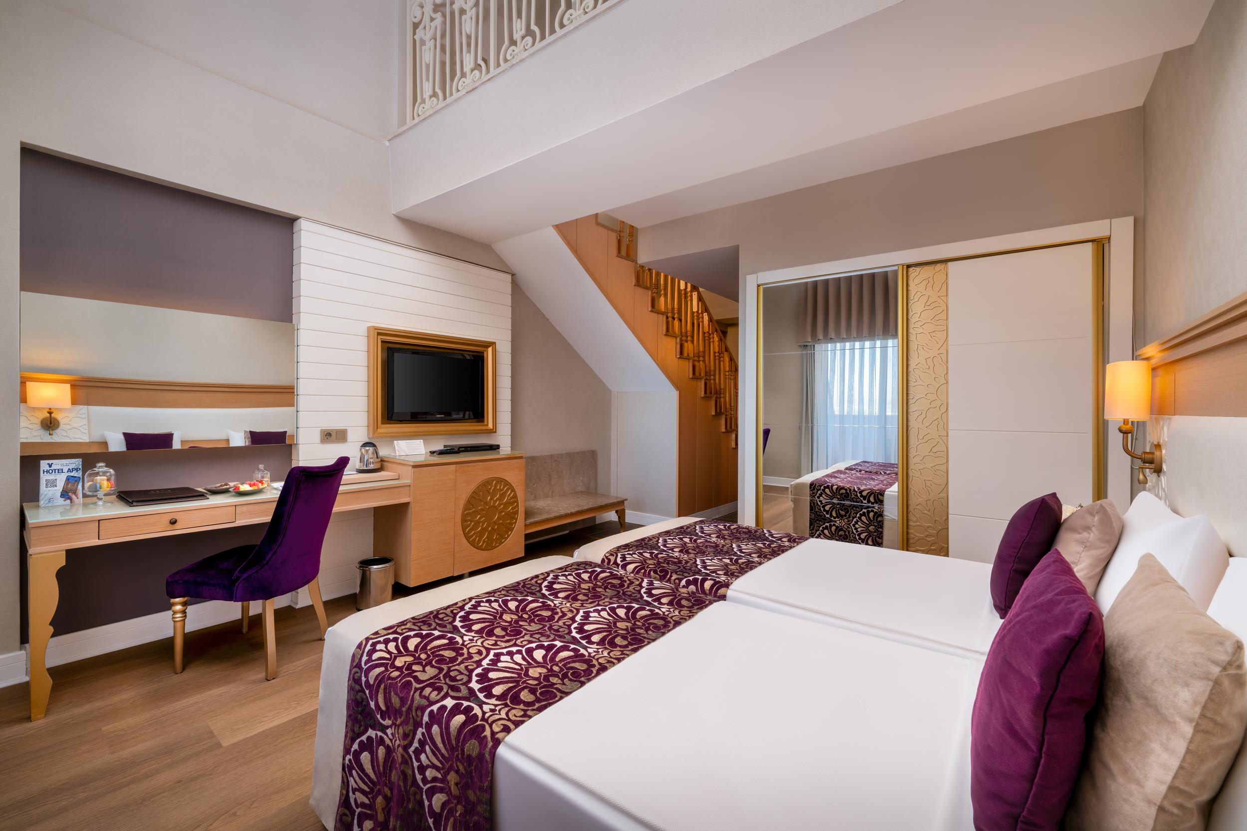 En az 3 yetişkin, En fazla 4 yetişkin veya 3 yetişkin + 1 çocuk.