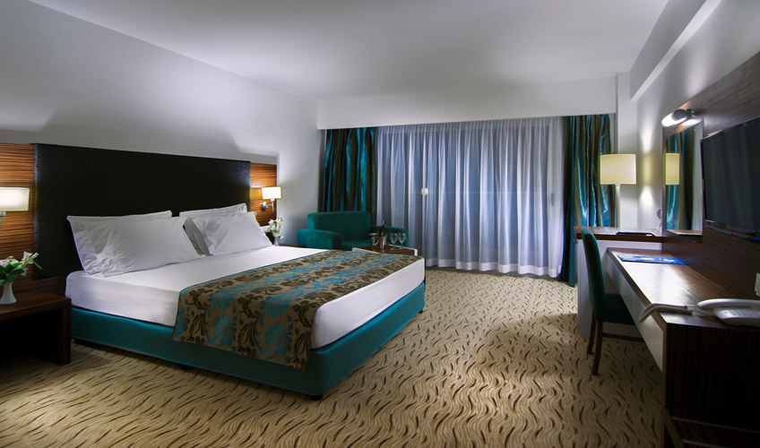 En fazla 3 yetişkin veya 2 yetişkin + 1 çocuk.